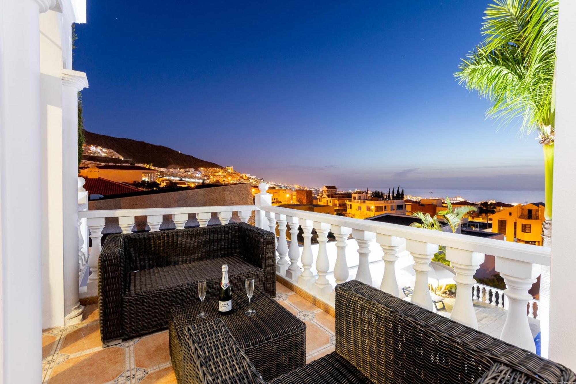 Villa Ocean Palm, Heated Pool! 아데제 외부 사진